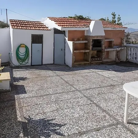 En Parque Natural Con Chimenea, Piscina Y Barbacoa En